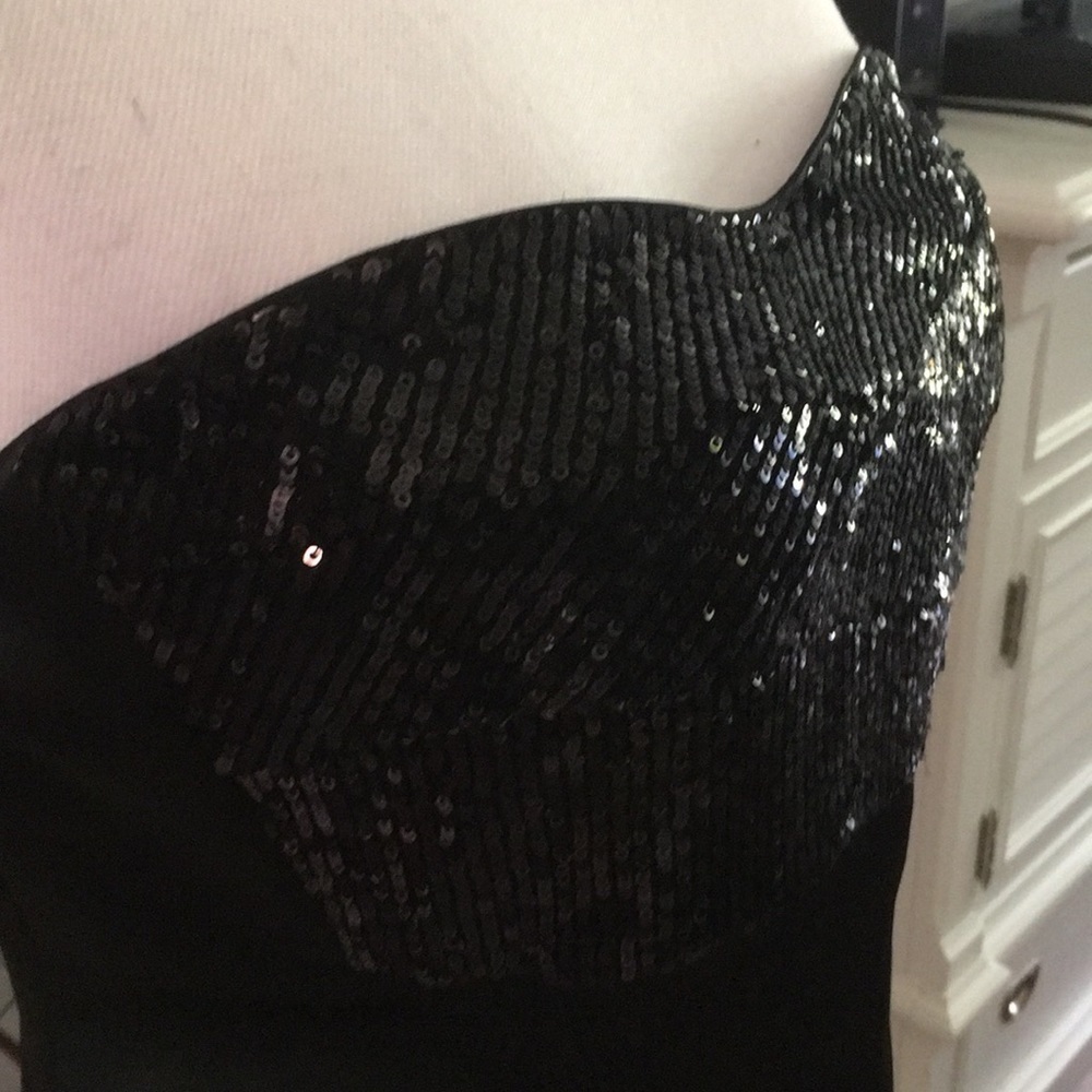 Tahari Auther S. Levine sequin Strapless evening dress. Size 12